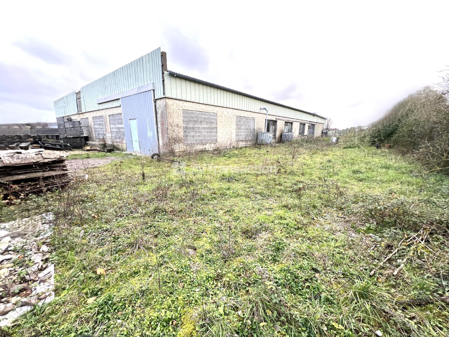 Entrepot à vendre  - 3 pièce(s) - 1070m2 - Caen (14000)