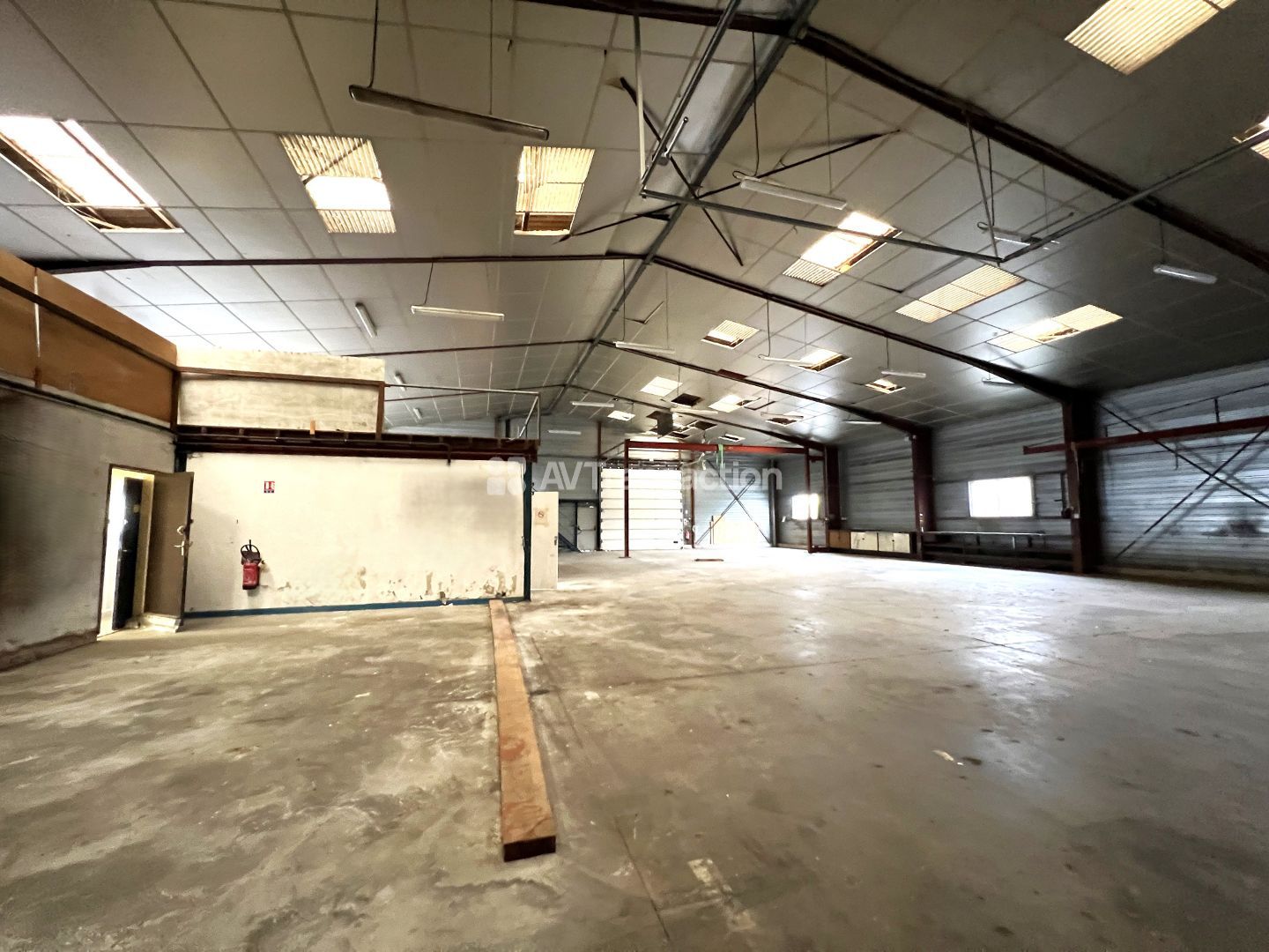 Entrepots et Bureaux à vendre  - 855m2 - Caen (14000)