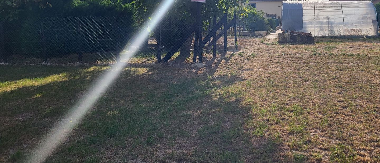 Terrain constructible à vendre  - 830m2 - Grièges (01290)