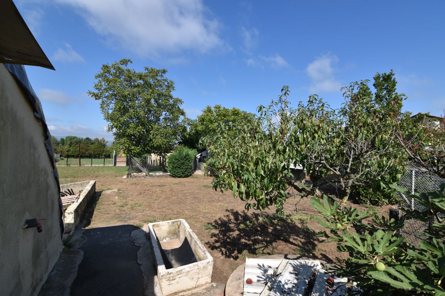 Terrain constructible à vendre  - 830m2 - Grièges (01290)