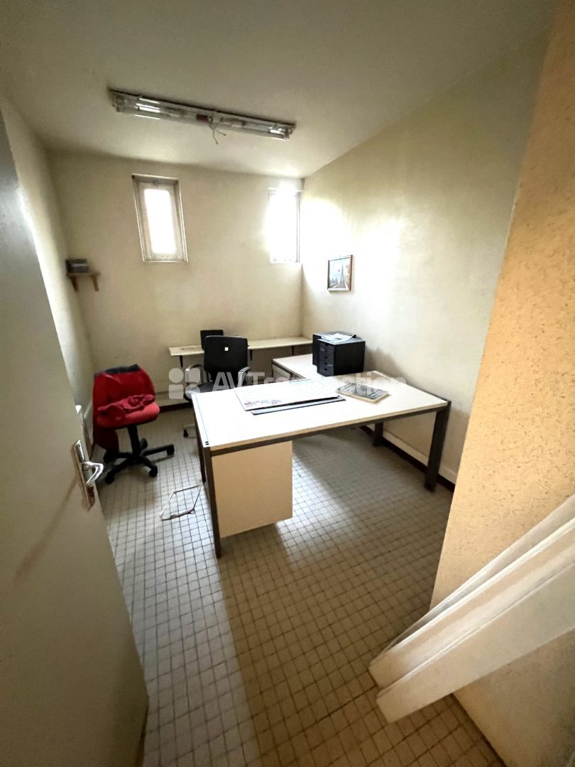 Entrepots et Bureaux à vendre  - 10 pièce(s) - 2815m2 - Orgeval (78630)