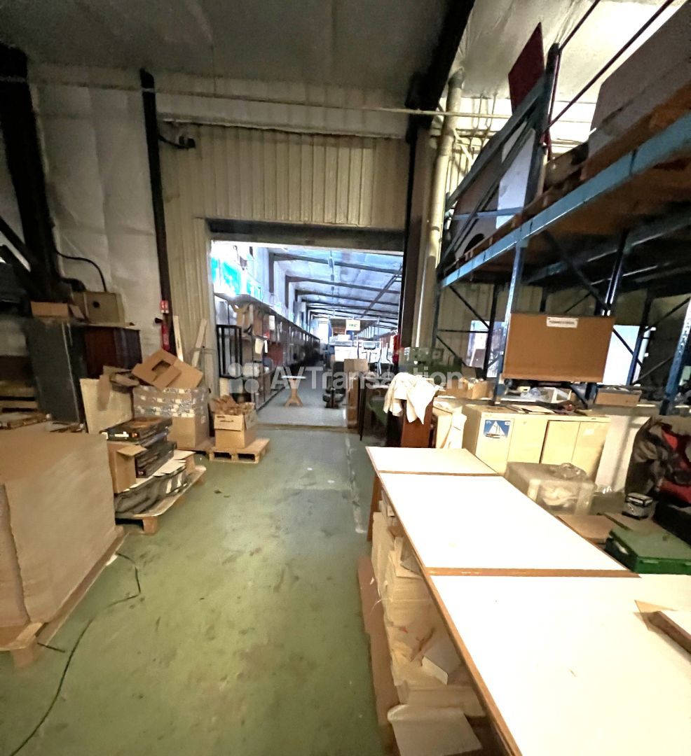 Entrepots et Bureaux à vendre  - 10 pièce(s) - 2815m2 - Orgeval (78630)
