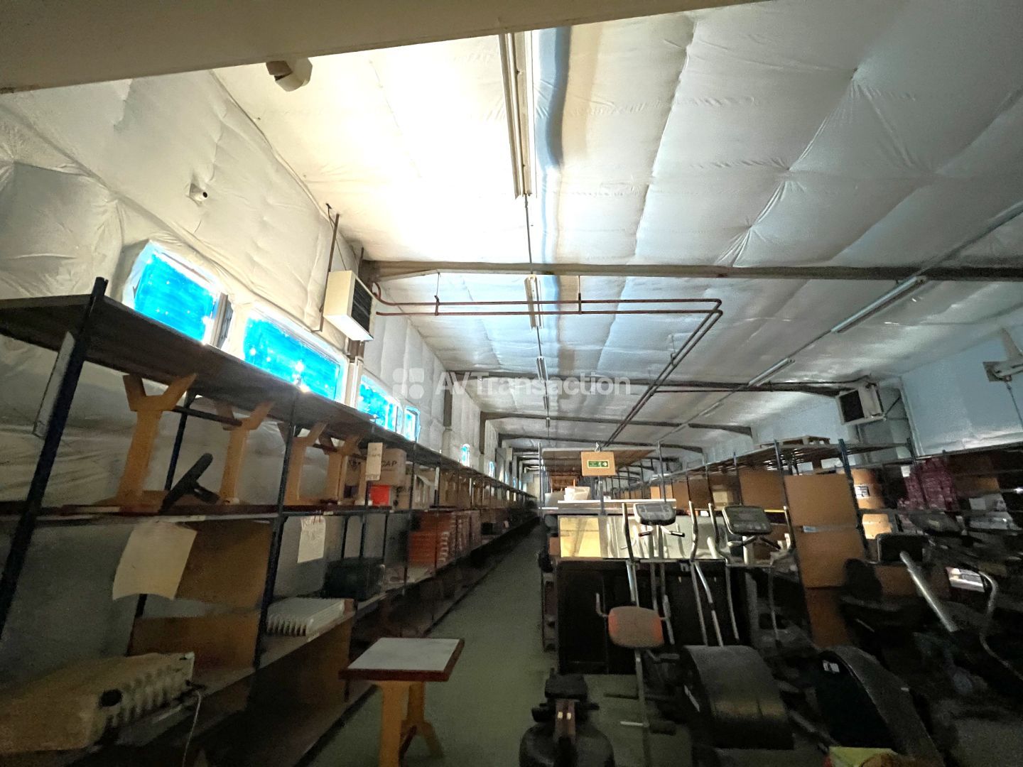 Entrepots et Bureaux à vendre  - 10 pièce(s) - 2815m2 - Orgeval (78630)