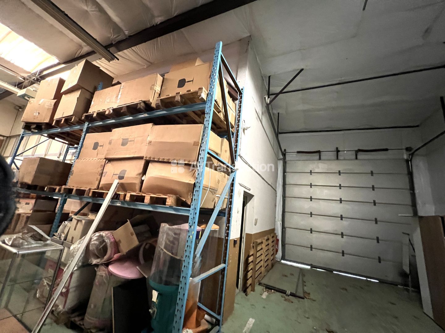 Entrepots et Bureaux à vendre  - 10 pièce(s) - 2815m2 - Orgeval (78630)