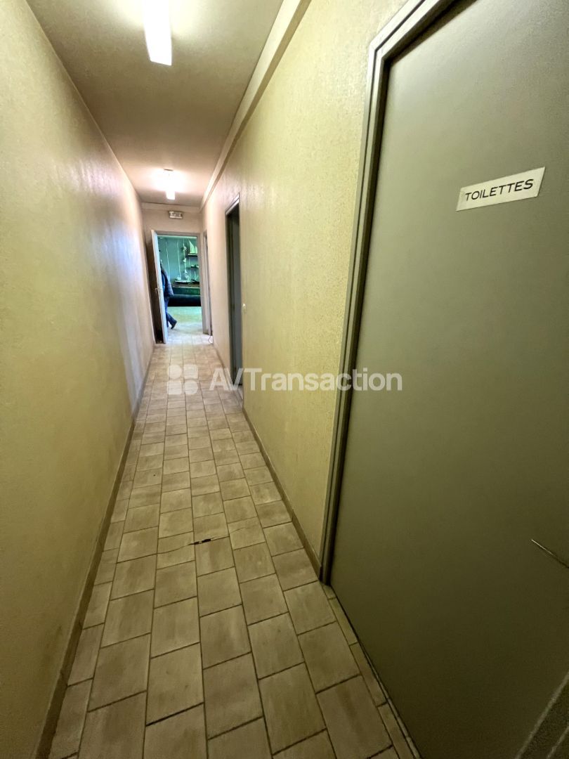 Entrepots et Bureaux à vendre  - 10 pièce(s) - 2815m2 - Orgeval (78630)