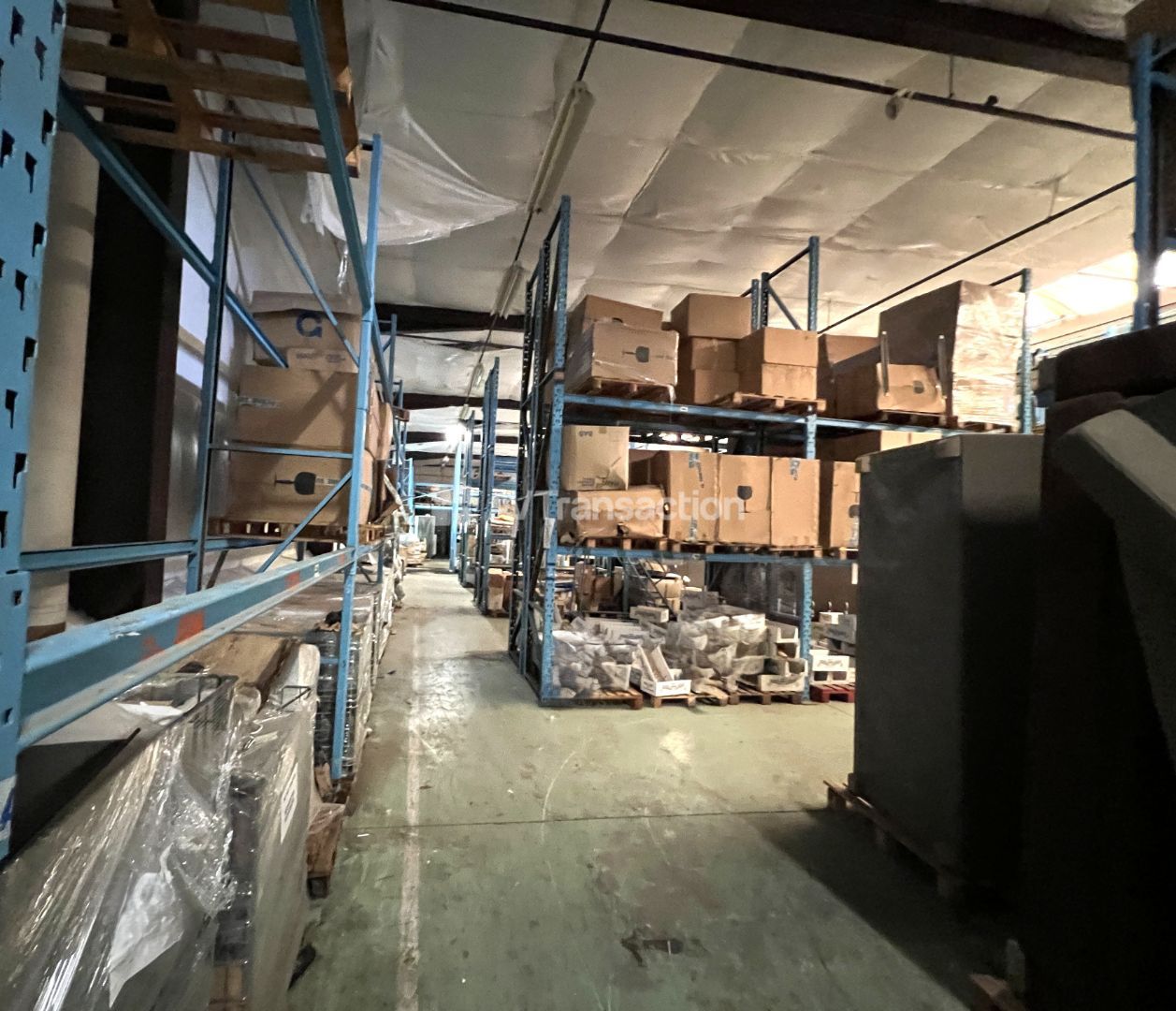 A vendre , Orgeval ( 78630 )  entrepôts 2815 m2