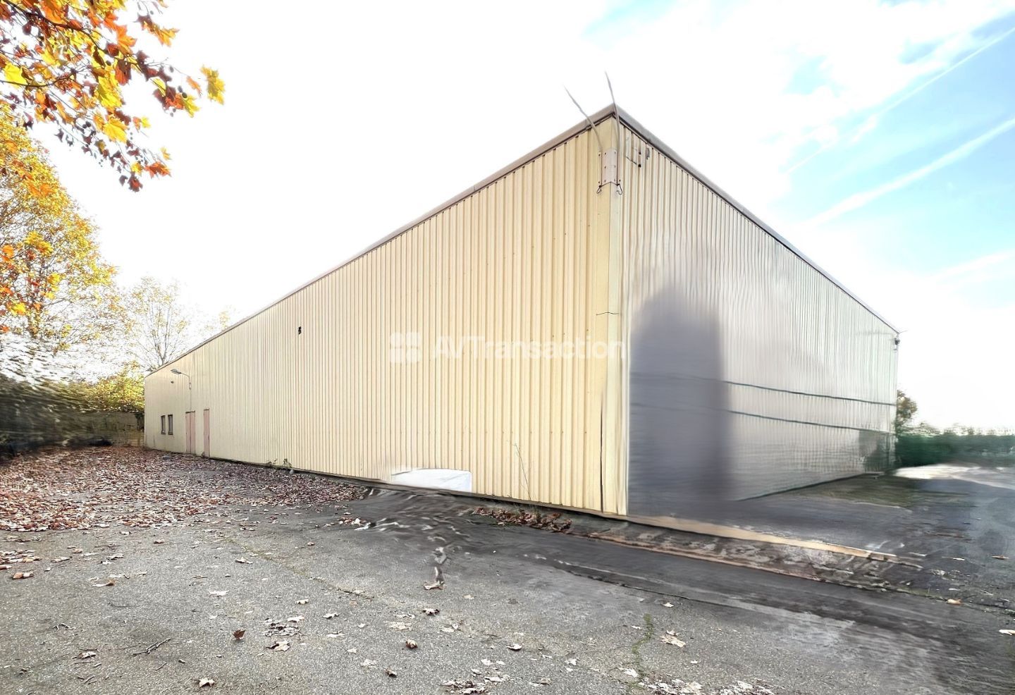 A vendre , Orgeval ( 78630 )  entrepôts 2815 m2