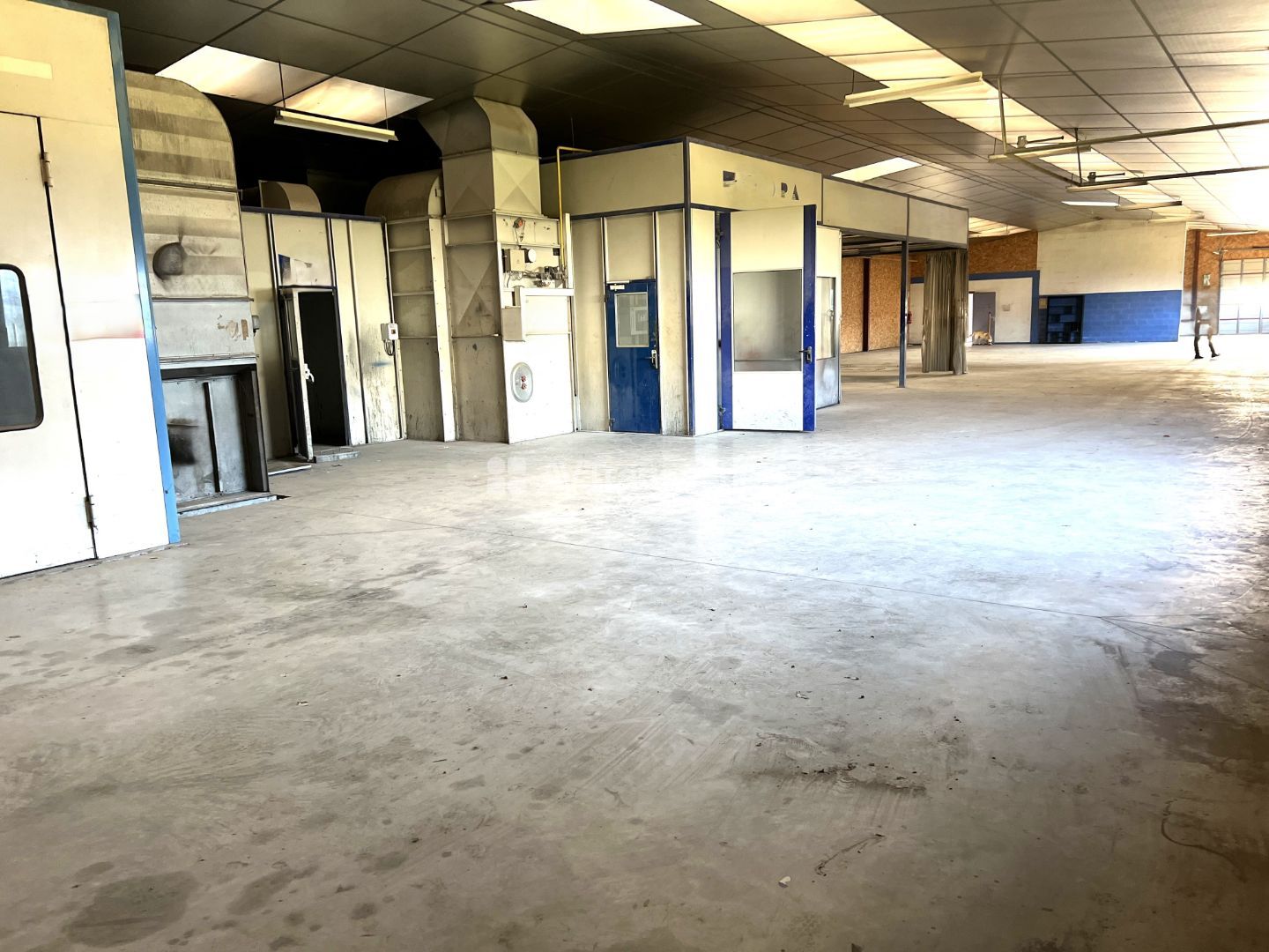 Entrepots et Bureaux à vendre  - 2 pièce(s) - 698m2 - Evreux (27000)
