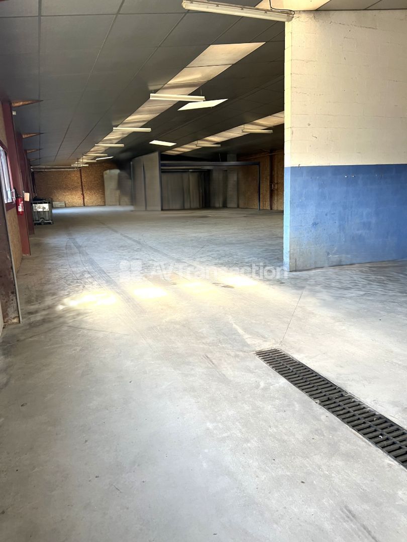 Entrepots et Bureaux à vendre  - 2 pièce(s) - 698m2 - Evreux (27000)