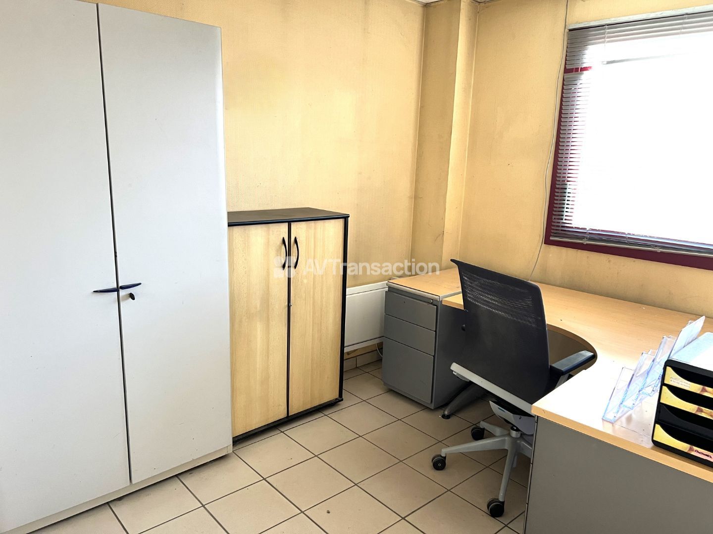 Entrepots et Bureaux à vendre  - 2 pièce(s) - 698m2 - Evreux (27000)
