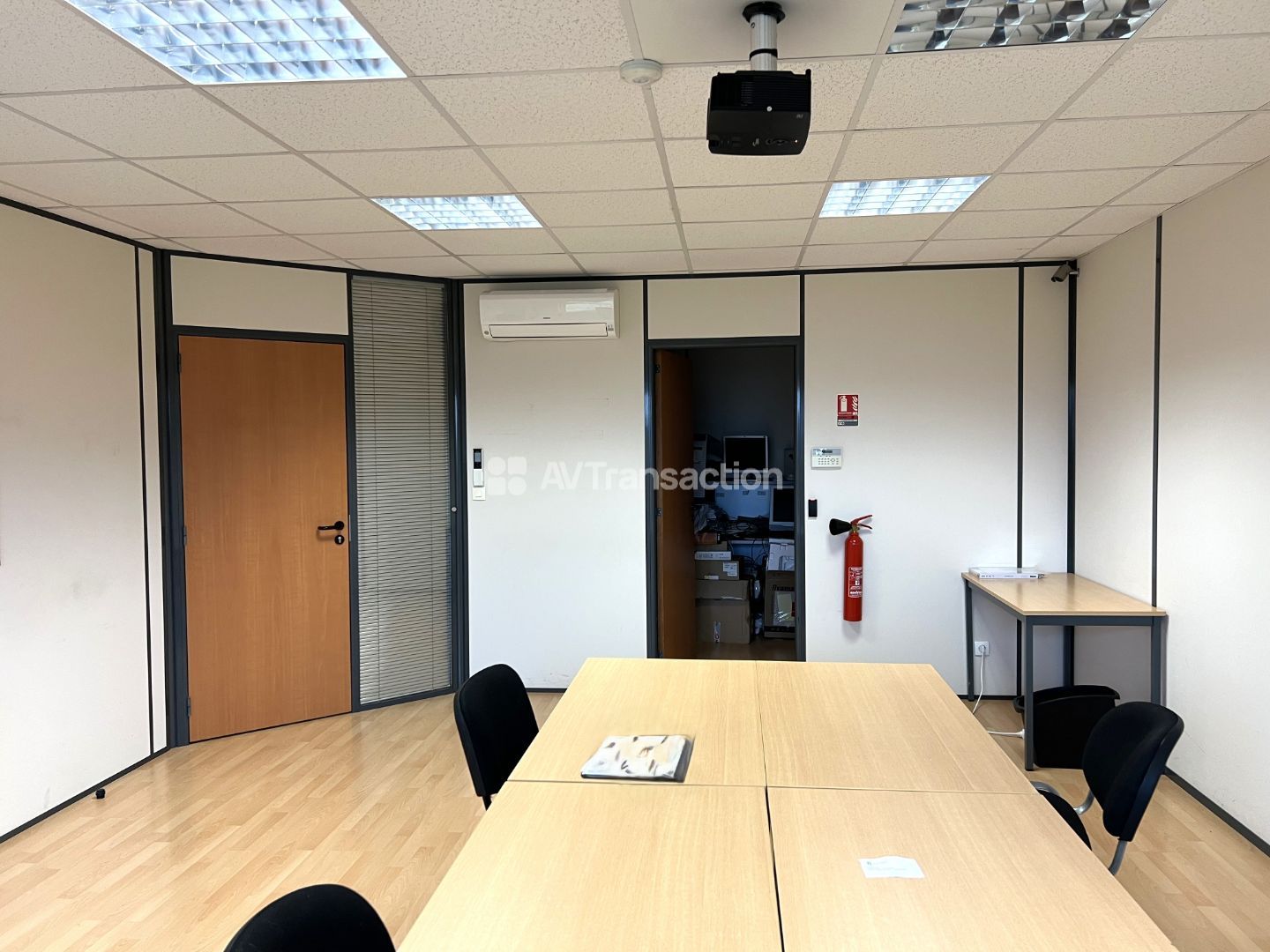 Immeuble de bureaux à vendre  - 12 pièce(s) - 378m2 - Évreux (27000)