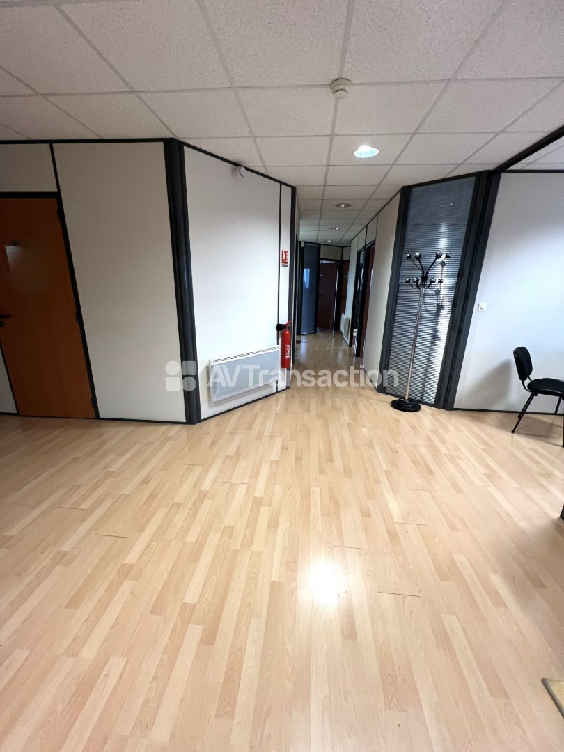 Immeuble de bureaux à vendre  - 12 pièce(s) - 378m2 - Évreux (27000)