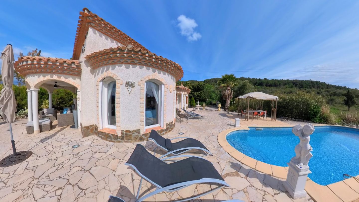 Villa Méditerranéenne Exclusive (100 m²) avec vue panoramique.