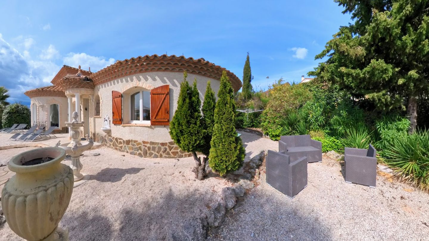 Villa Méditerranéenne Exclusive (100 m²) avec vue panoramique.