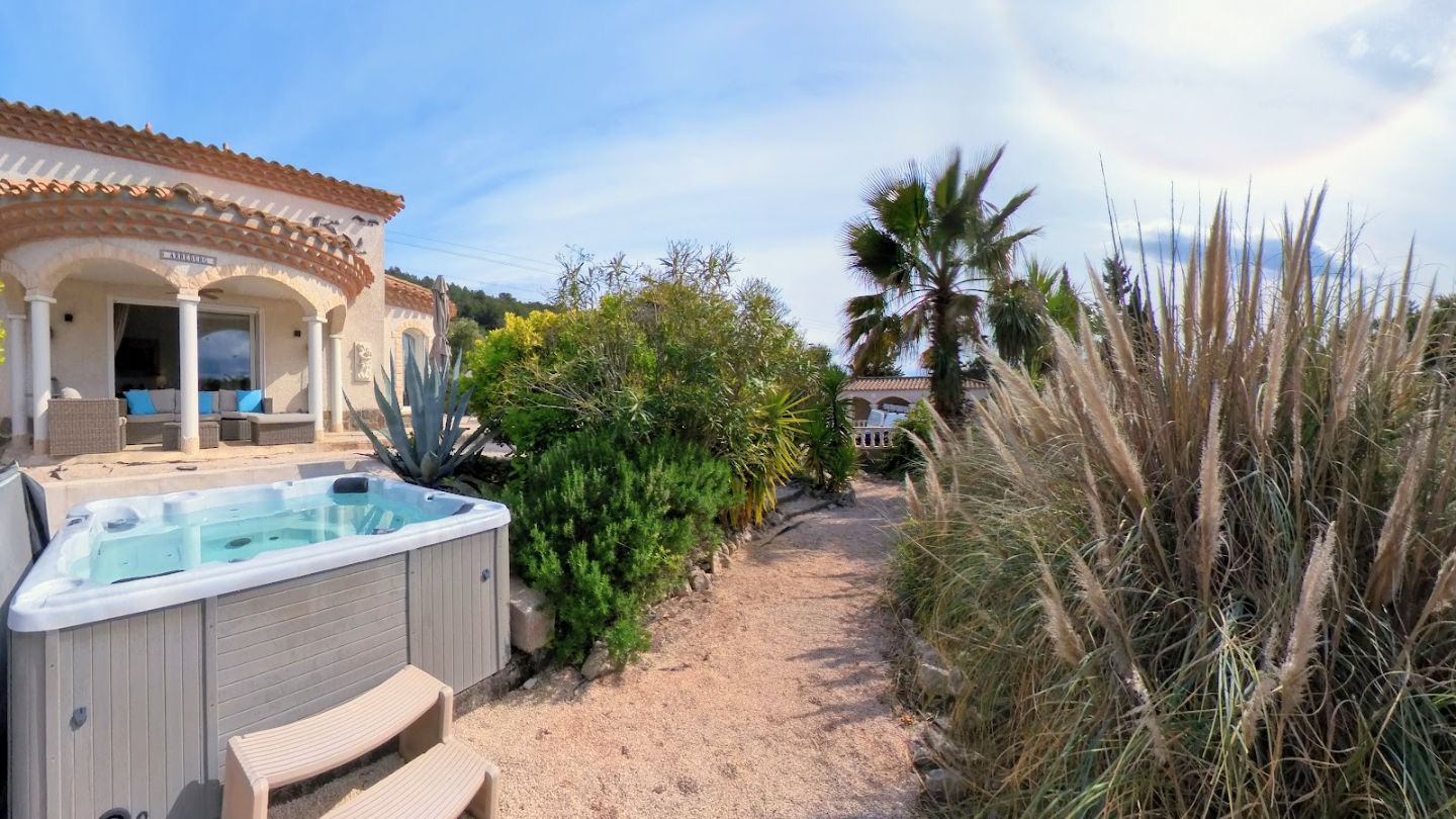 Villa Méditerranéenne Exclusive (100 m²) avec vue panoramique.