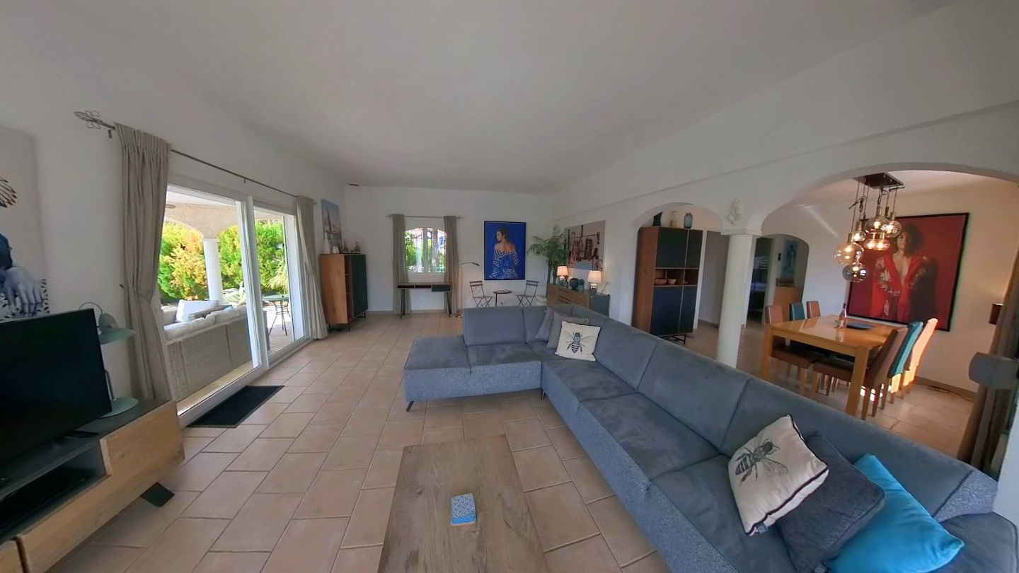 Villa Méditerranéenne Exclusive (100 m²) avec vue panoramique.