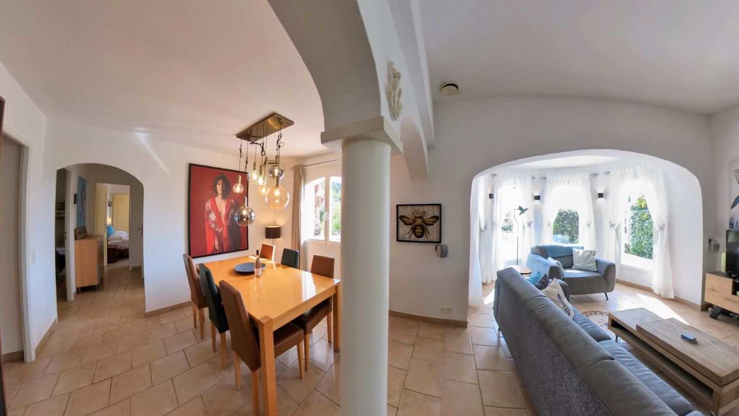 Villa Méditerranéenne Exclusive (100 m²) avec vue panoramique.