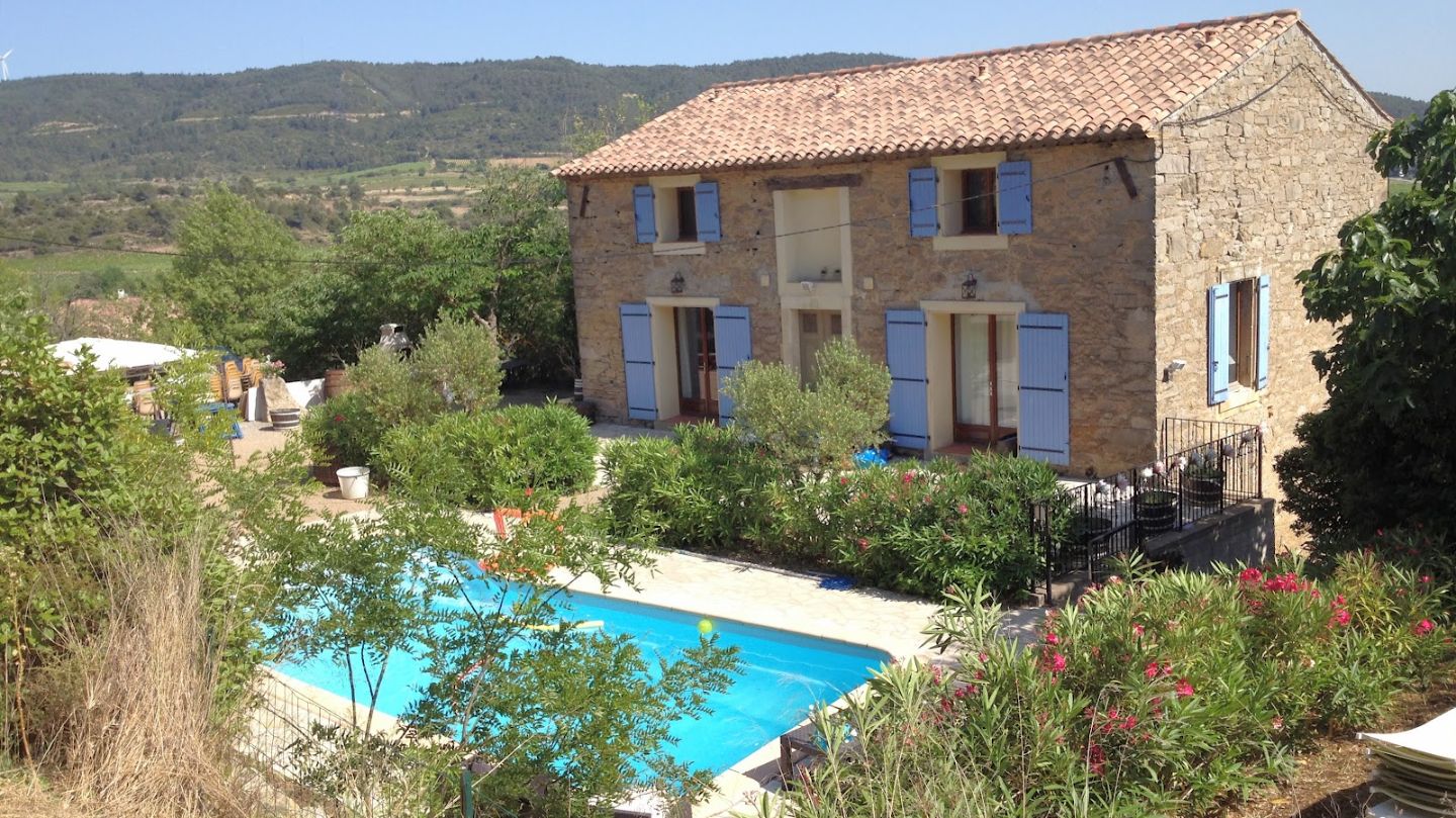 Maison vigneronne, 4 appartements, bureaux, piscine