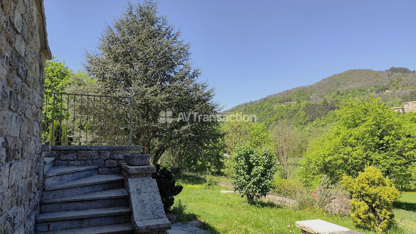 Maison en pierre à vendre  - 6 pièce(s) - 137m2 - Jaujac (07380)