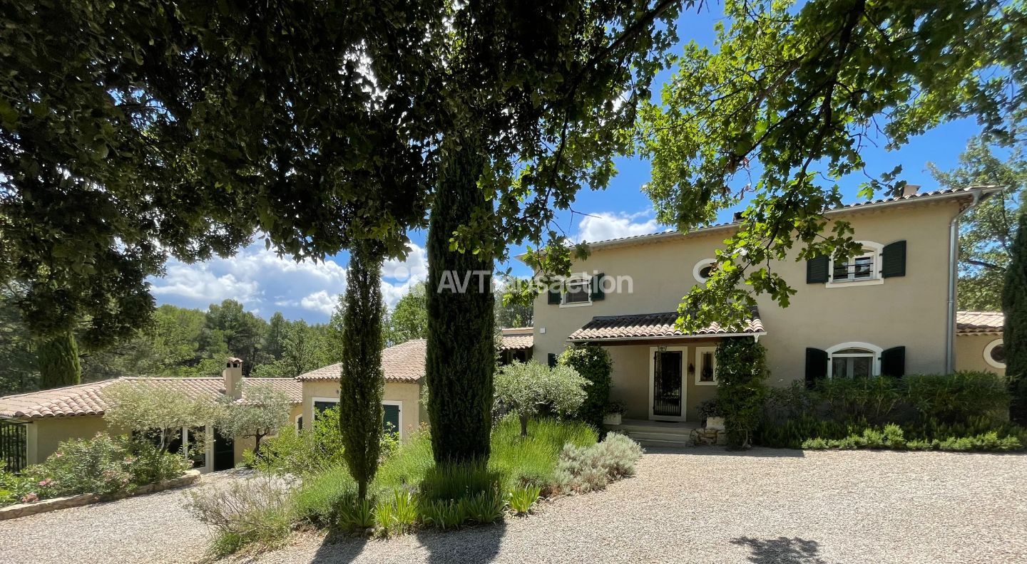 Magnifique Propriété avec grande maison, 6 chambres sur 1,3 ha