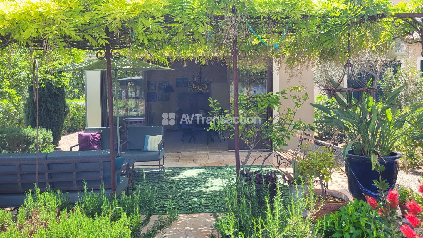 Maison à vendre  - 9 pièce(s) - 315m2 - Flayosquet (83300)