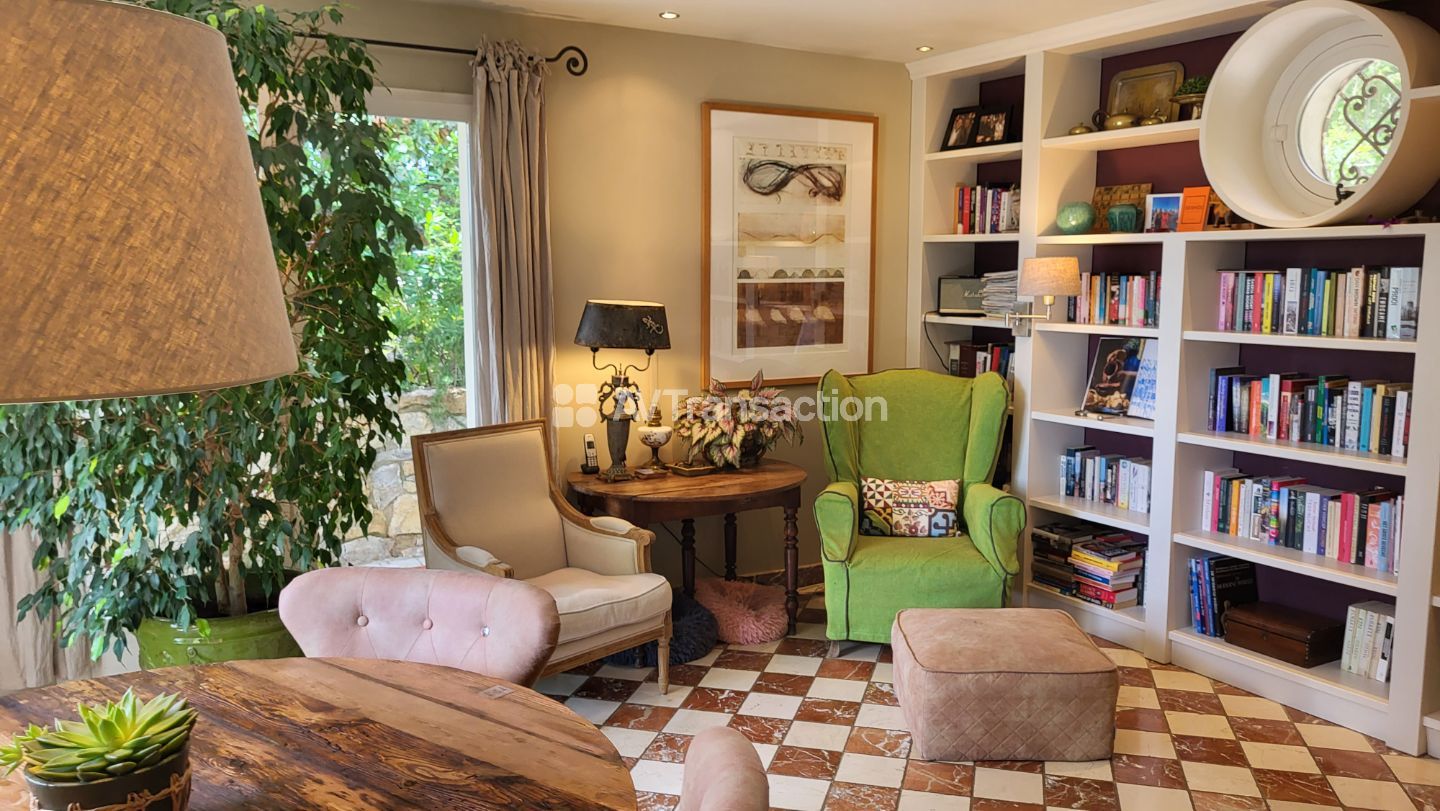 Maison à vendre  - 9 pièce(s) - 315m2 - Flayosquet (83300)