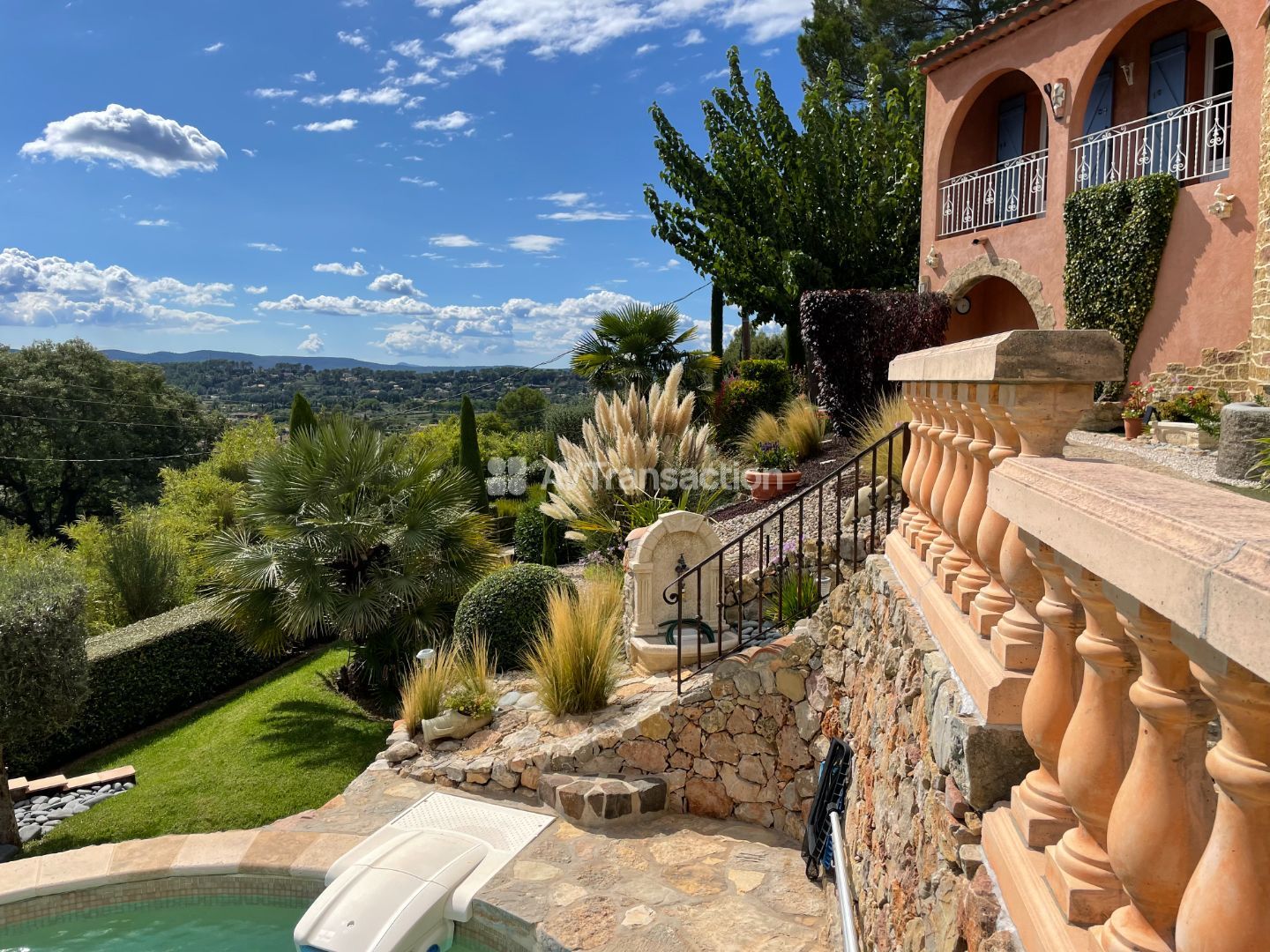 Charmante villa, proche du village avec une très belle vue.