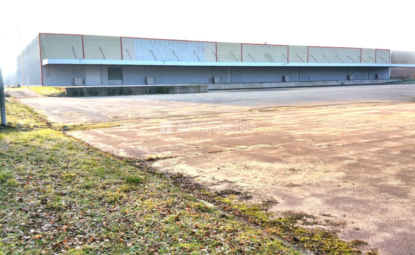 A vendre , Louviers ( 27400 ) , local d'activité 10670 m2