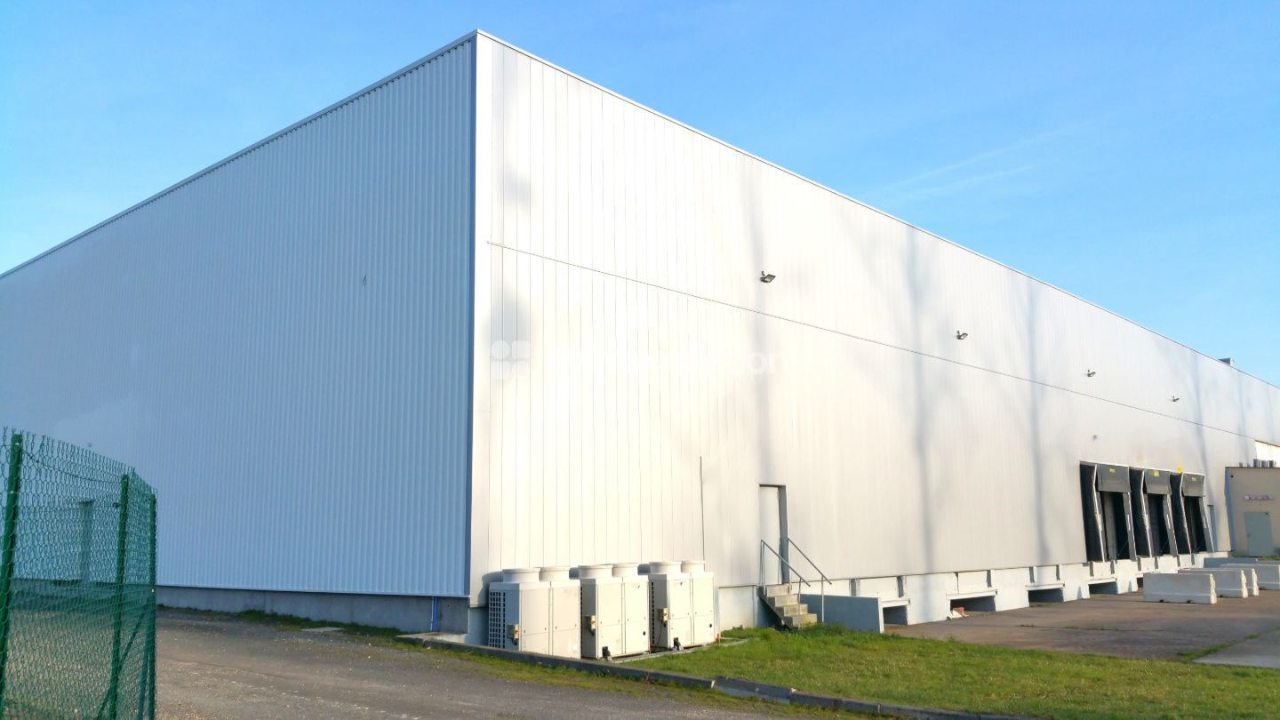 Entrepots et Bureaux à vendre  - 10610m2 - Louviers (27400)