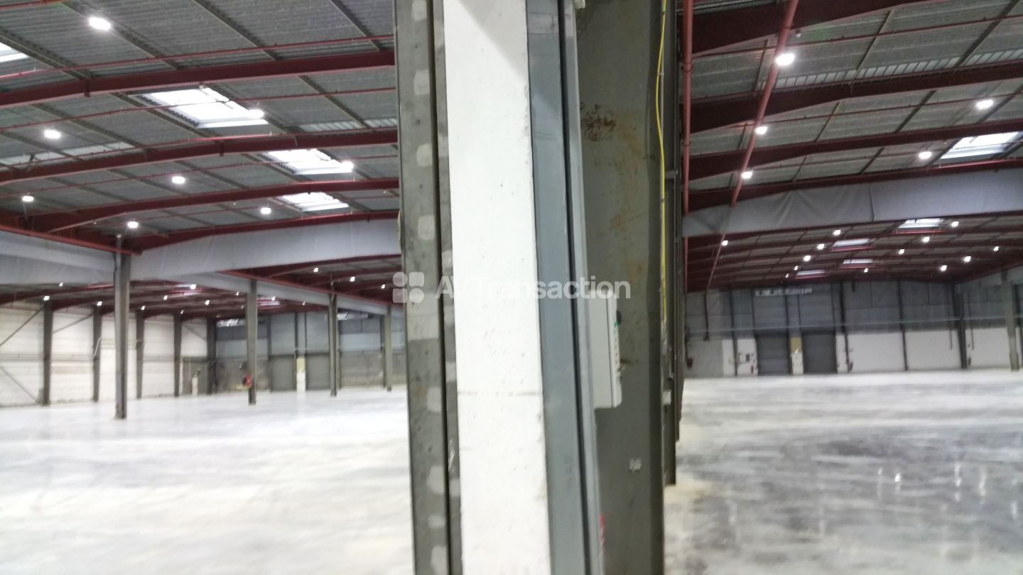 Entrepots et Bureaux à vendre  - 10610m2 - Louviers (27400)