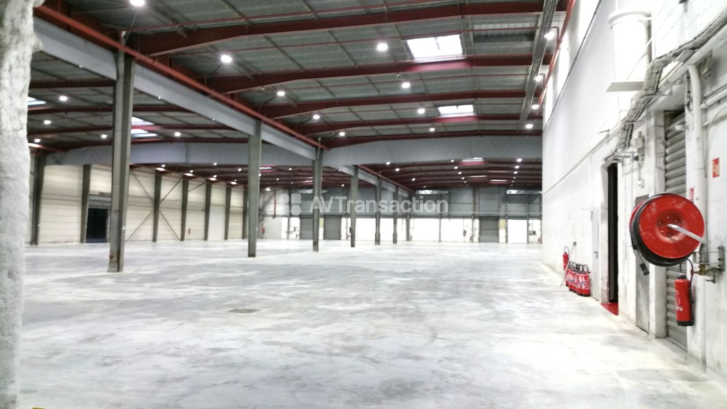 Entrepots et Bureaux à vendre  - 10610m2 - Louviers (27400)