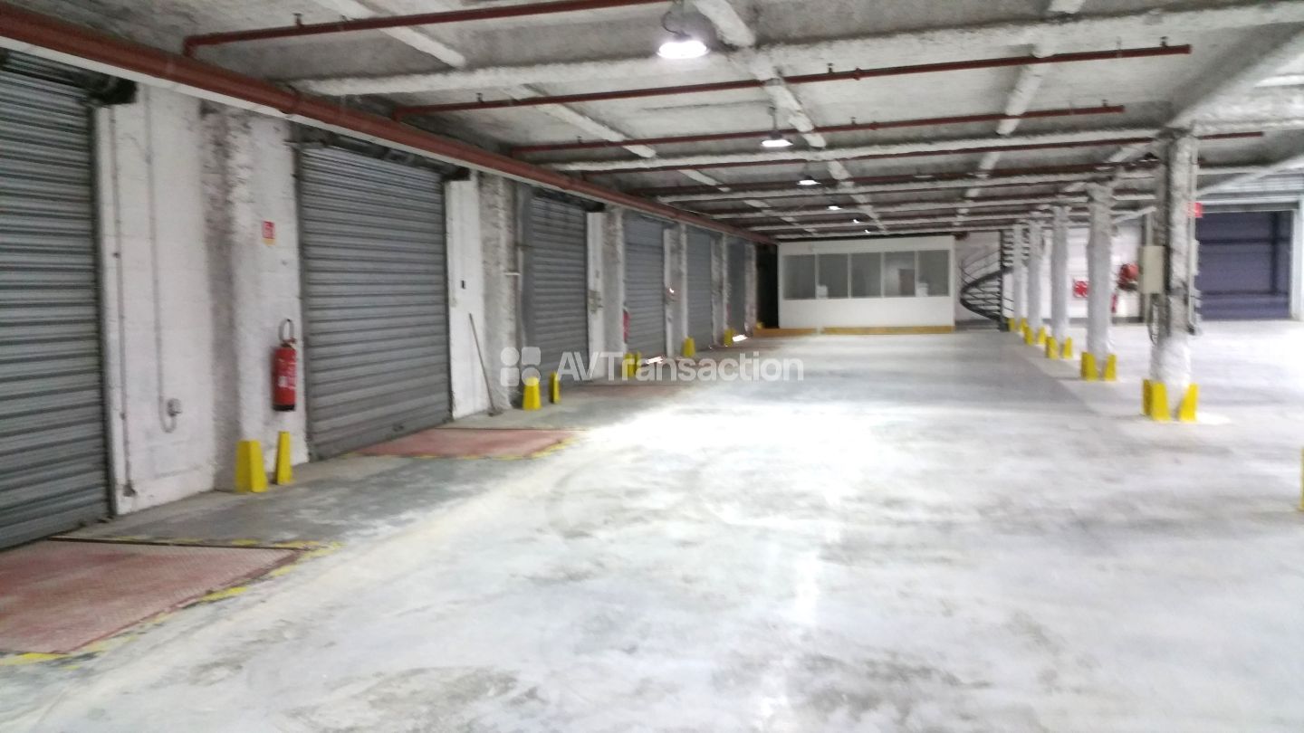 Entrepots et Bureaux à vendre  - 10610m2 - Louviers (27400)