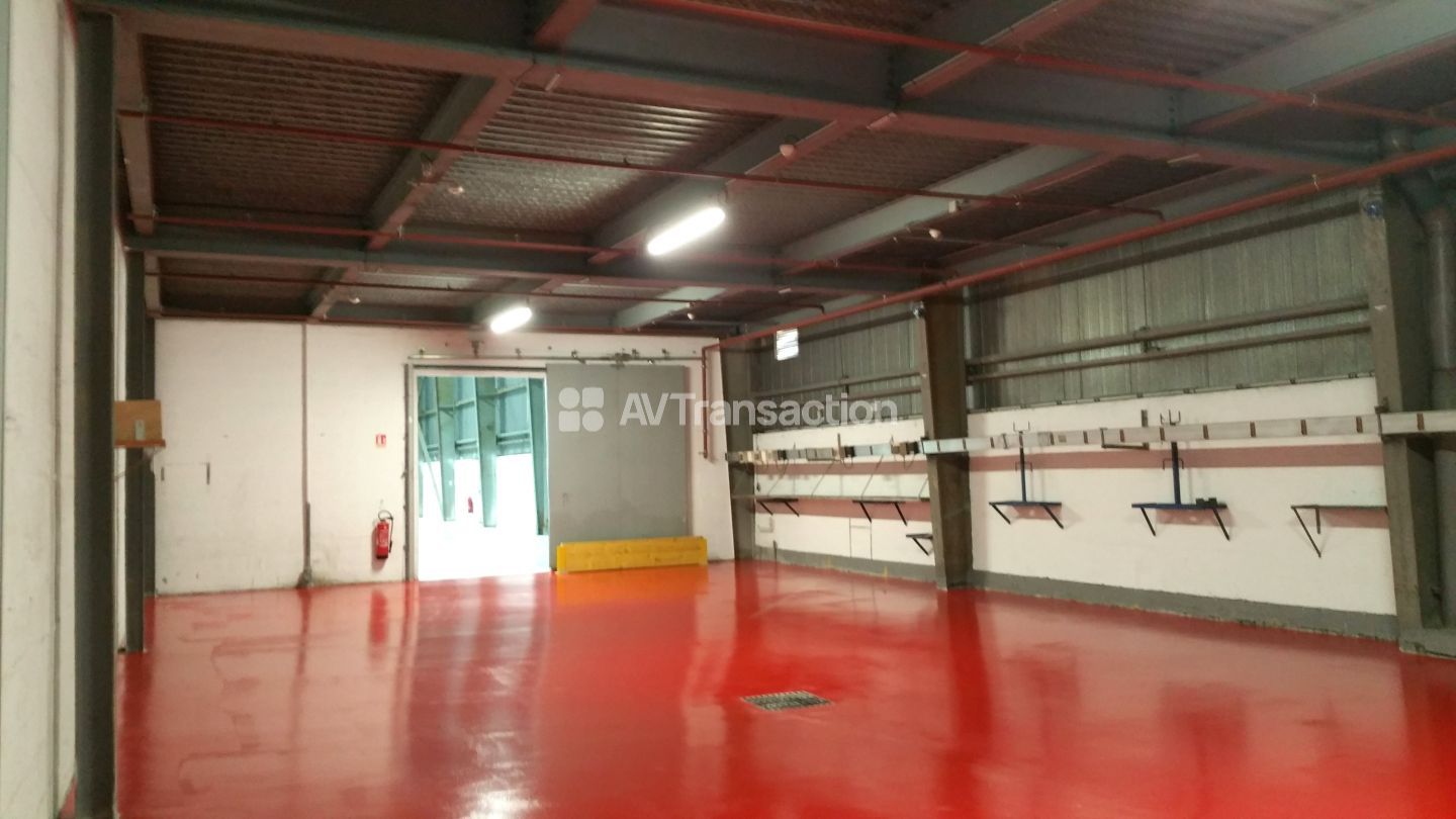 Entrepots et Bureaux à vendre  - 10610m2 - Louviers (27400)
