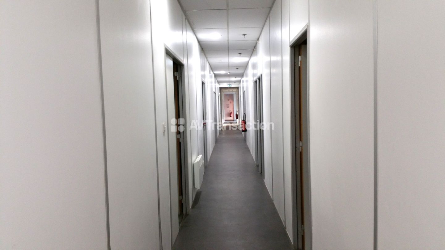 Entrepots et Bureaux à vendre  - 10610m2 - Louviers (27400)