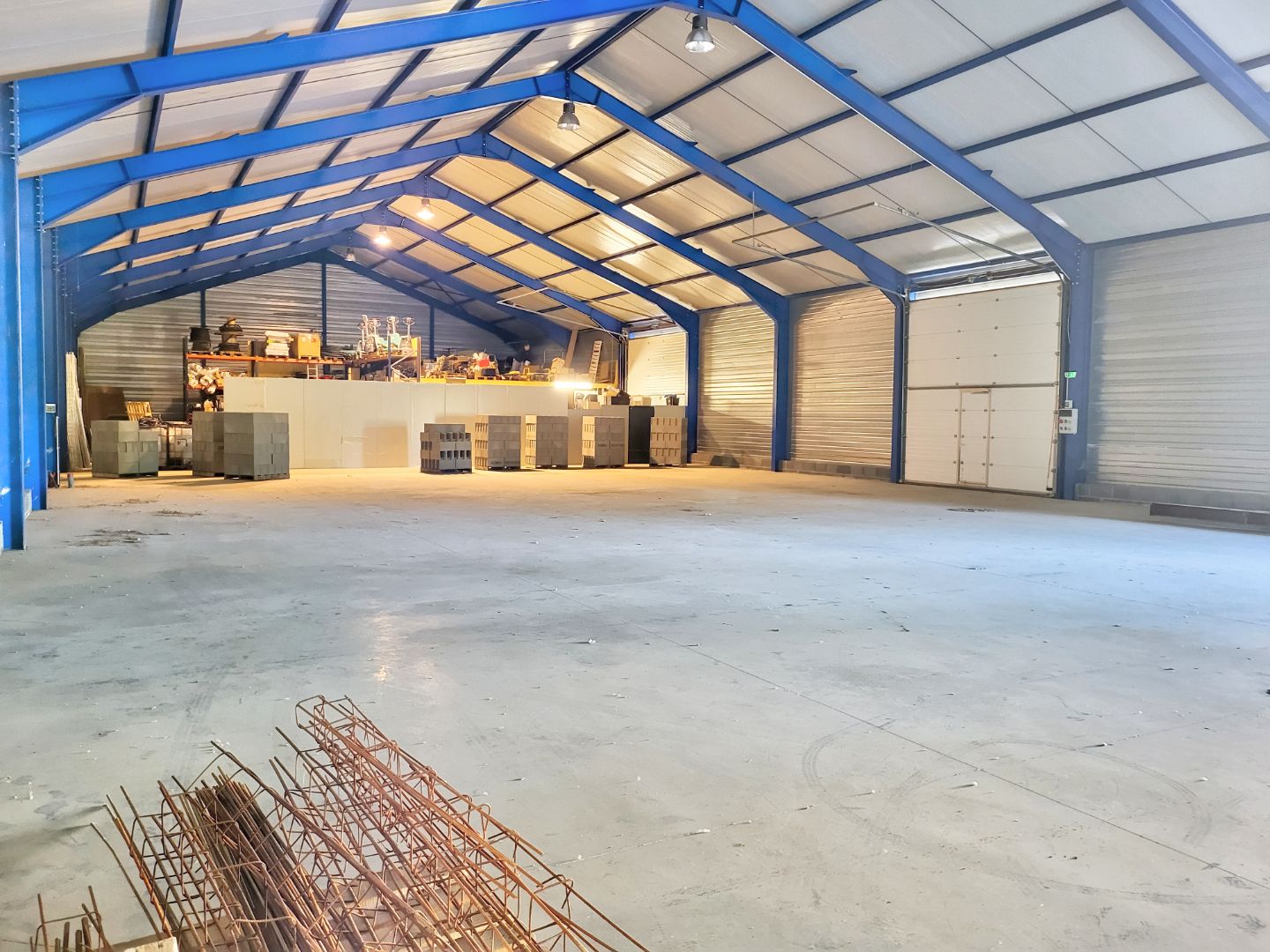 Locaux d'activité à vendre  - 1000m2 - Mâcon (71000)