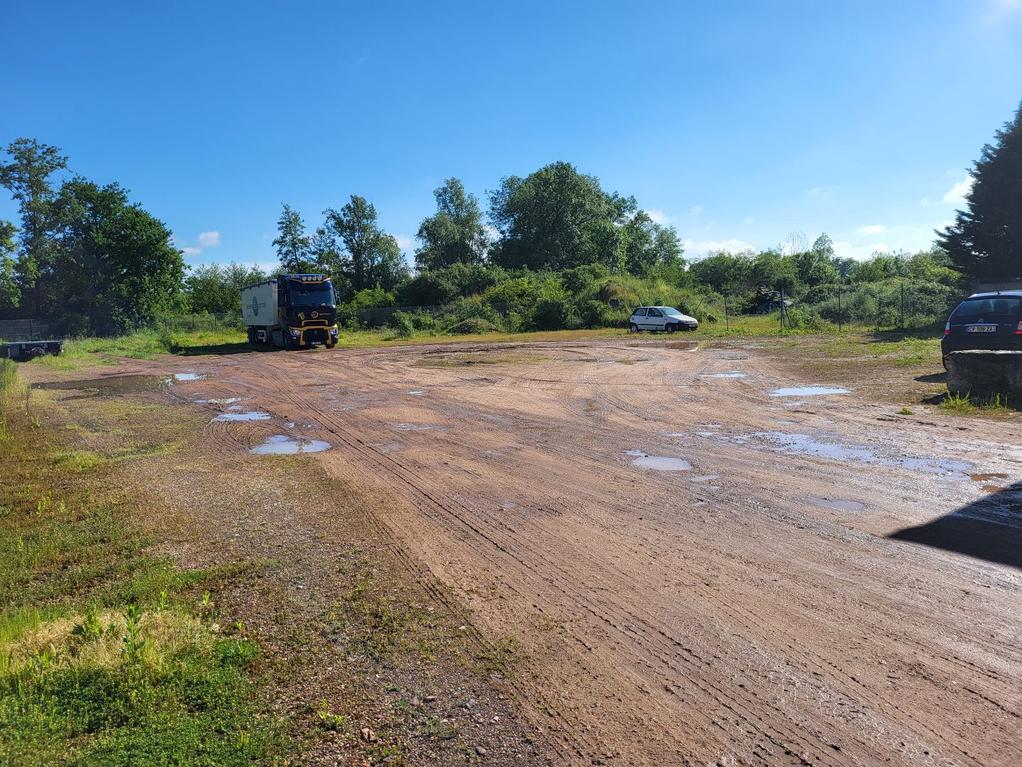 Locaux d'activité à vendre  - 1000m2 - Mâcon (71000)