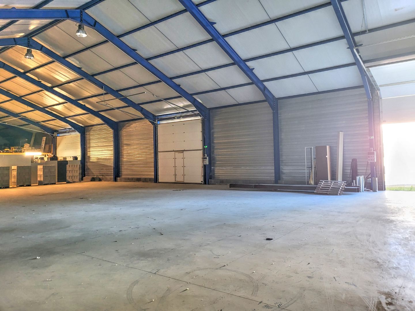 Locaux d'activité à vendre  - 1000m2 - Mâcon (71000)