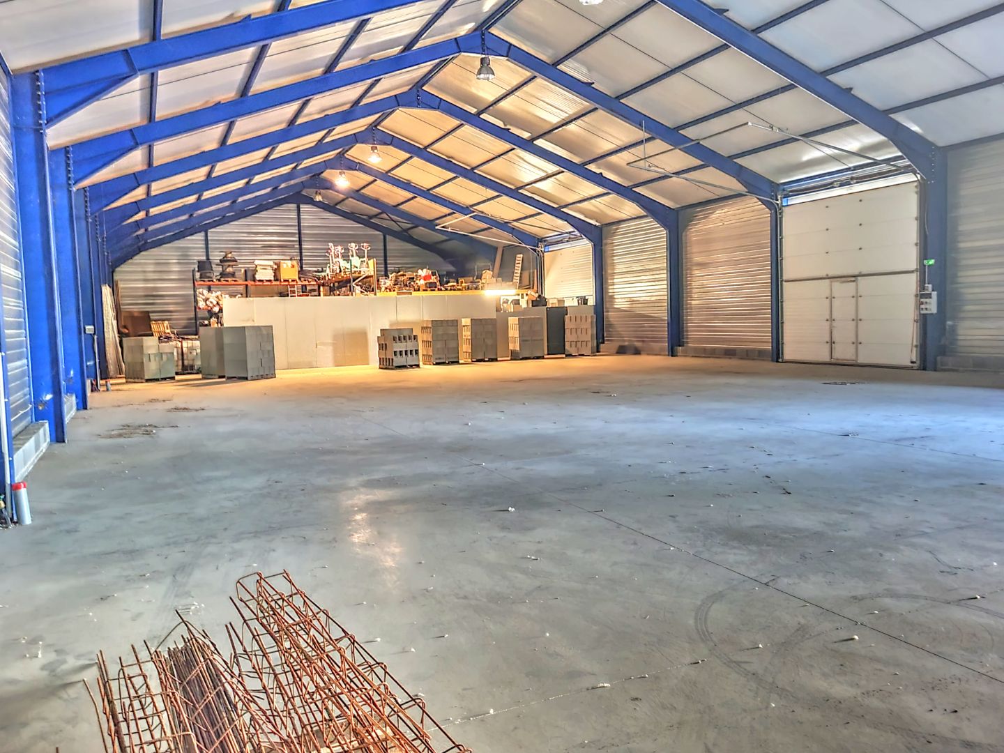 Locaux d'activité à vendre  - 1000m2 - Mâcon (71000)