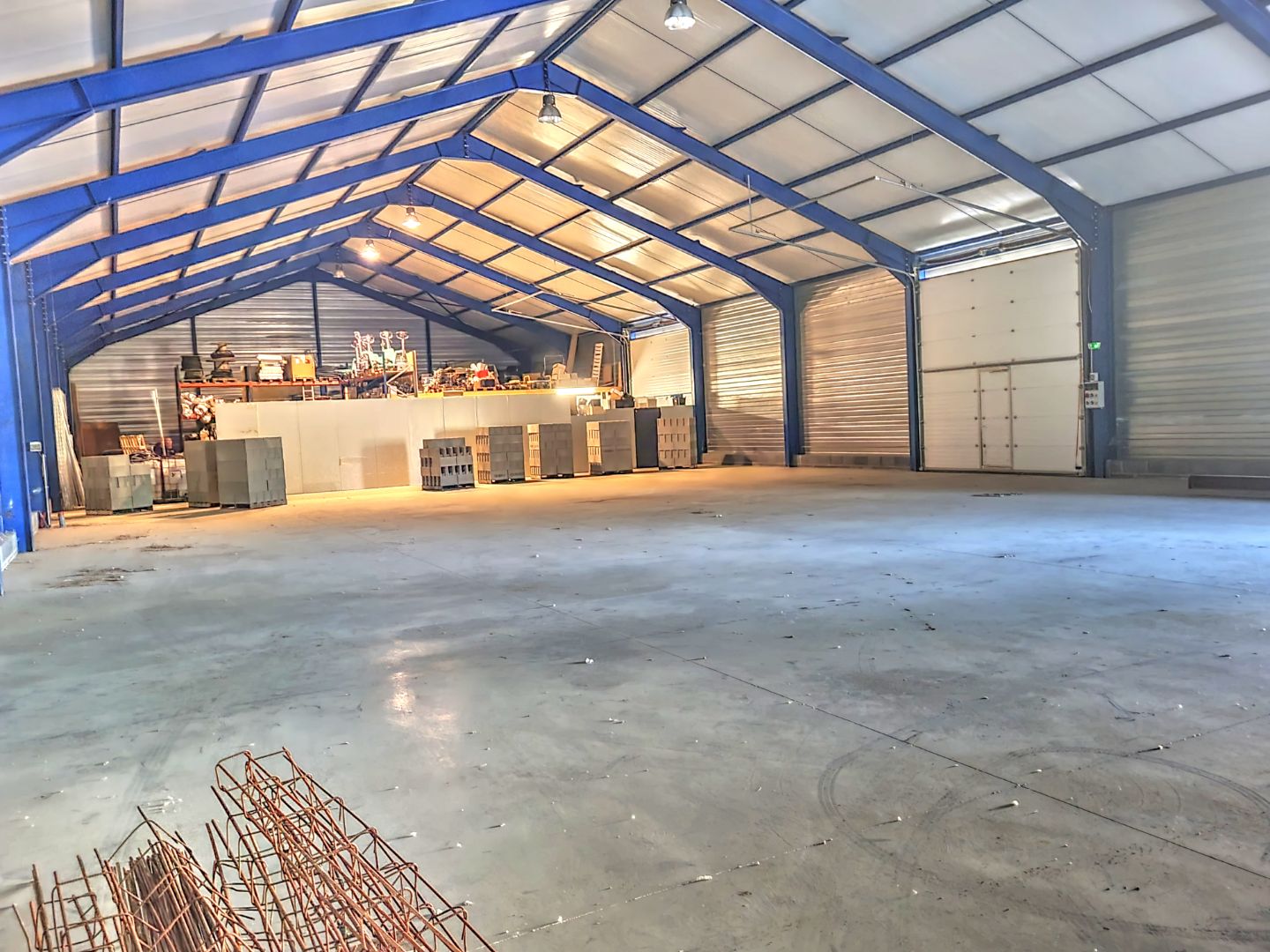 Locaux d'activité à vendre  - 1000m2 - Mâcon (71000)