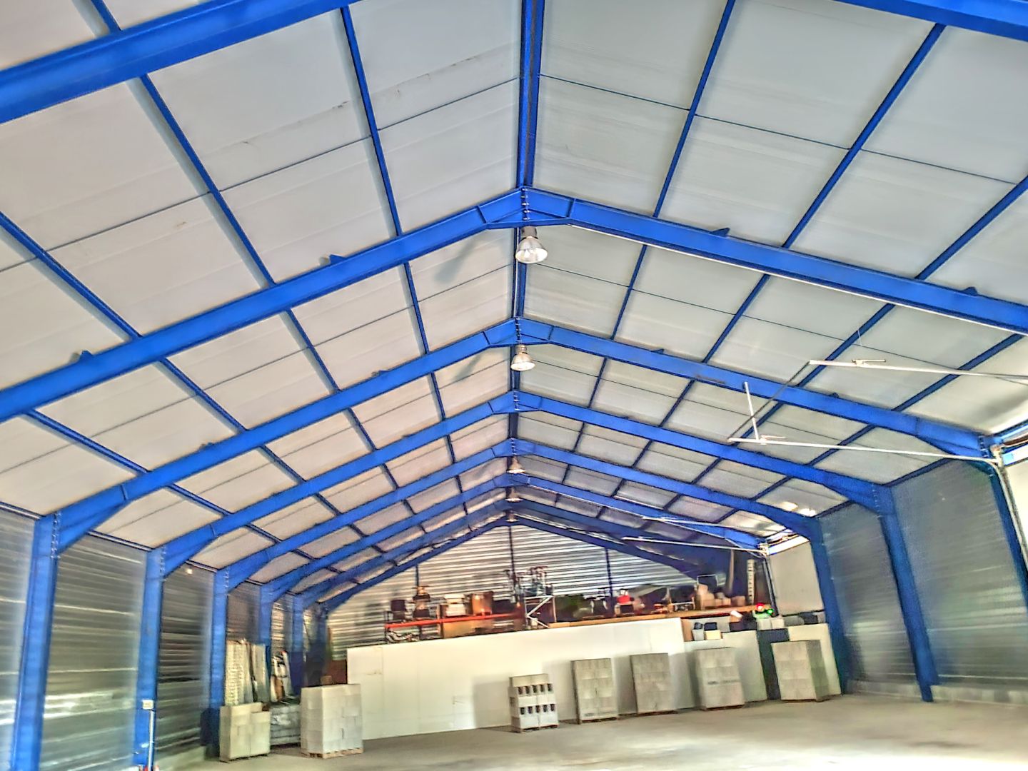 Locaux d'activité à vendre  - 1000m2 - Mâcon (71000)