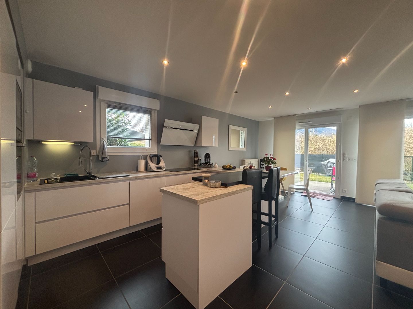 Maison mitoyenne à vendre  - 5 pièce(s) - 110m2 - Cranves-sales (74380)