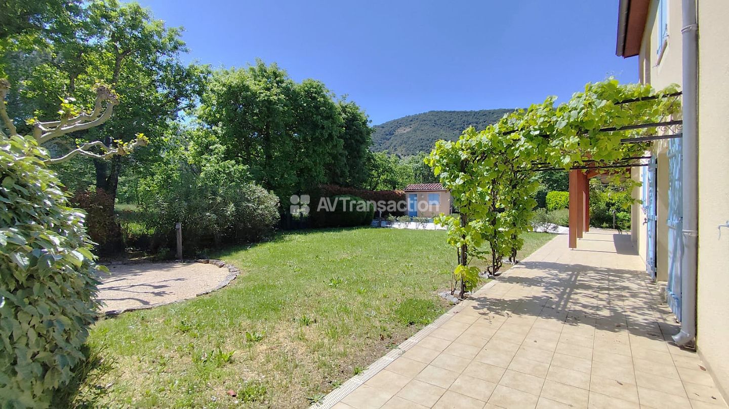 Villa à vendre  - 7 pièce(s) - 128m2 - Vallon-pont-d'arc (07150)