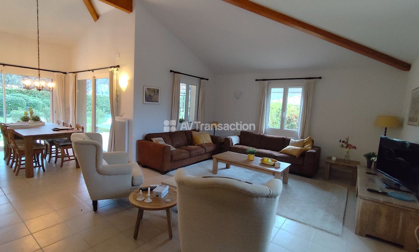 Villa à vendre  - 7 pièce(s) - 128m2 - Vallon-pont-d'arc (07150)