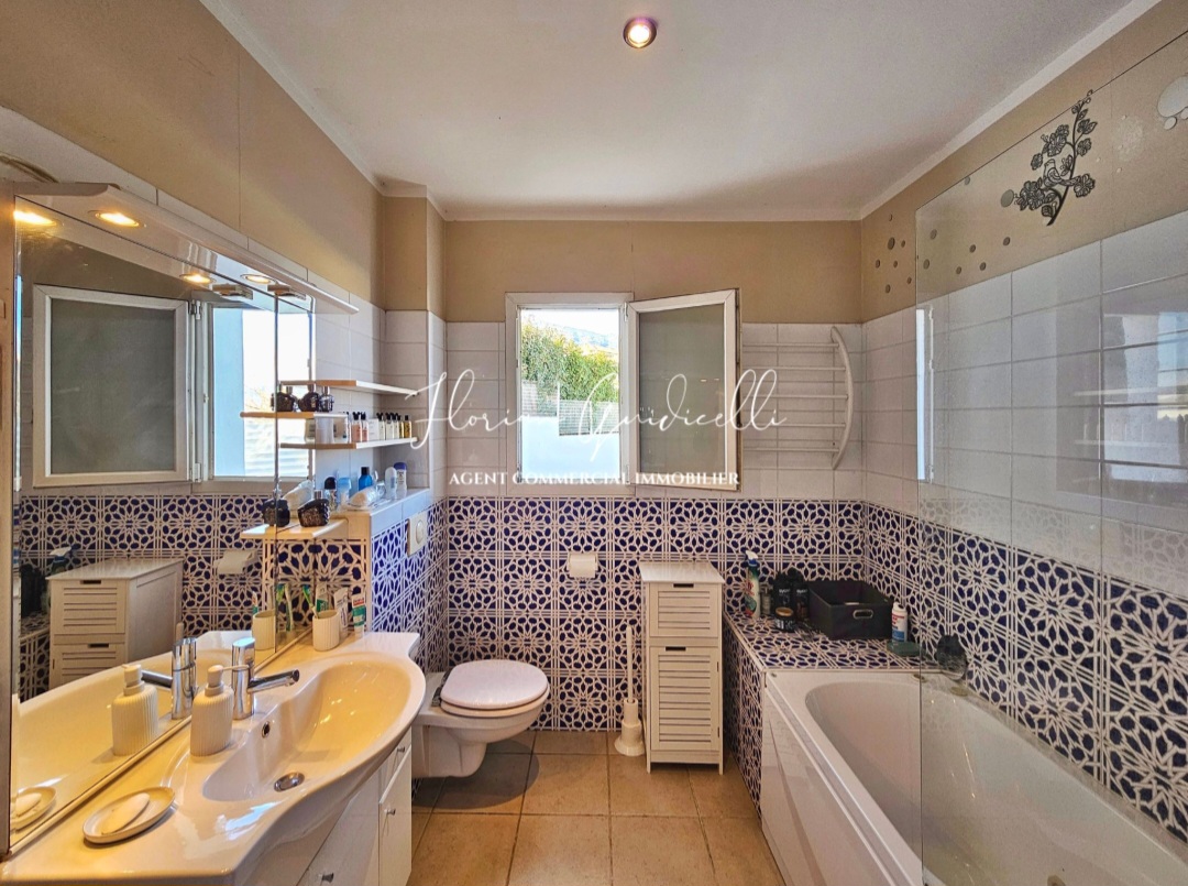 Maison 260 m² avec 2 logements indépendants et vue mer