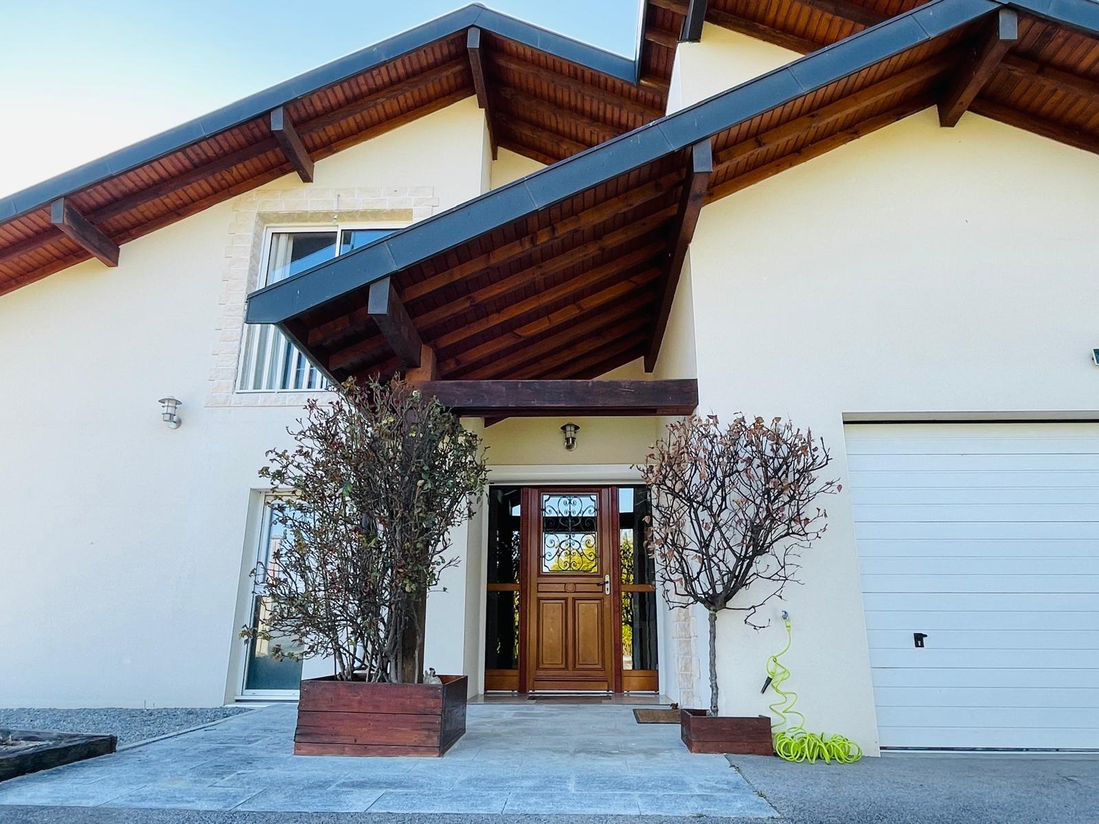 Villa à vendre  - 8 pièce(s) - 242m2 - Contamine-sarzin (74270)