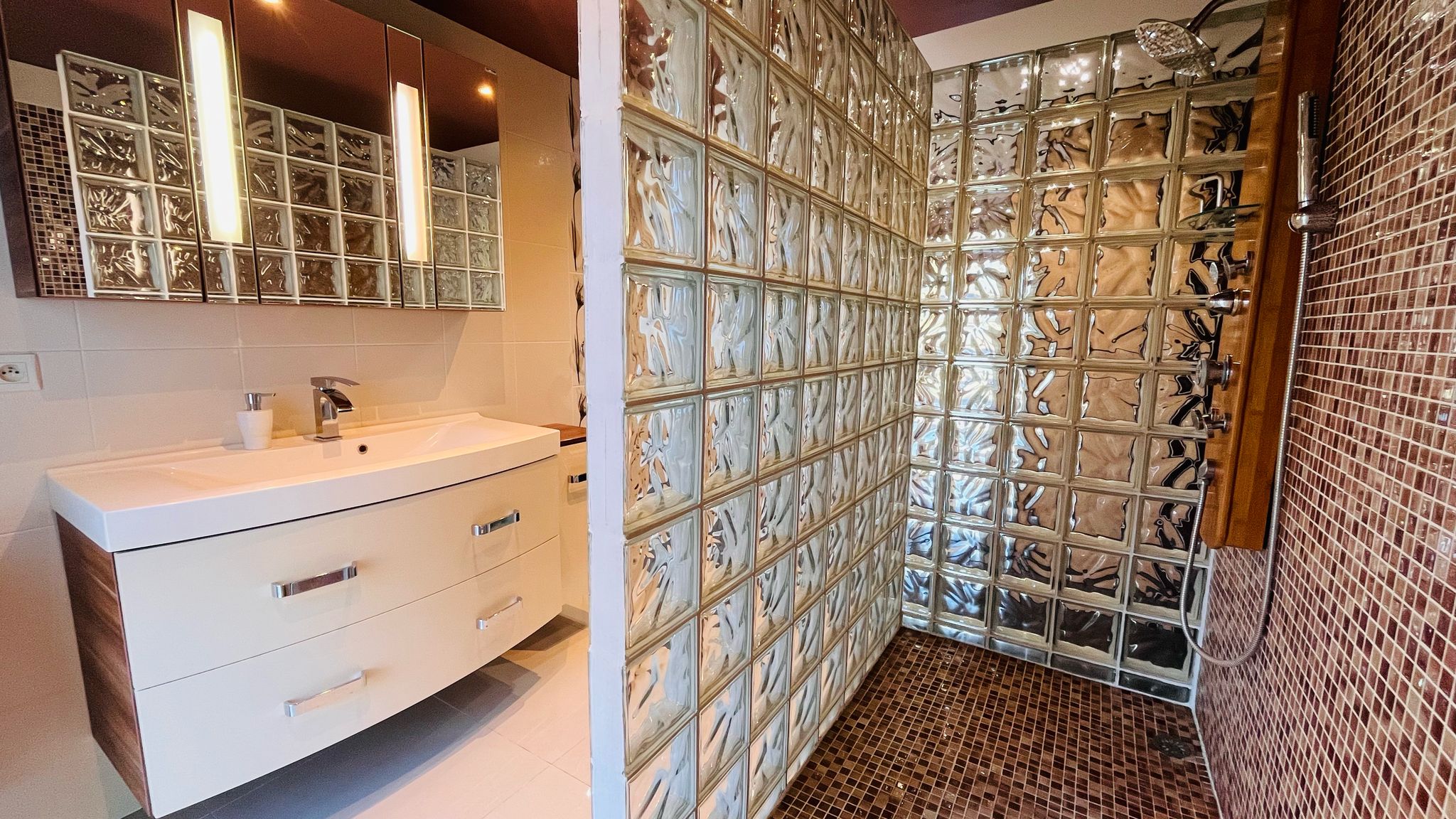 Villa à vendre  - 8 pièce(s) - 242m2 - Contamine-sarzin (74270)