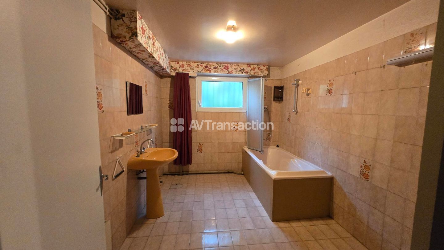 PROPRIÉTÉ ISOLÉE DE 300 M² SUR 76 ares 