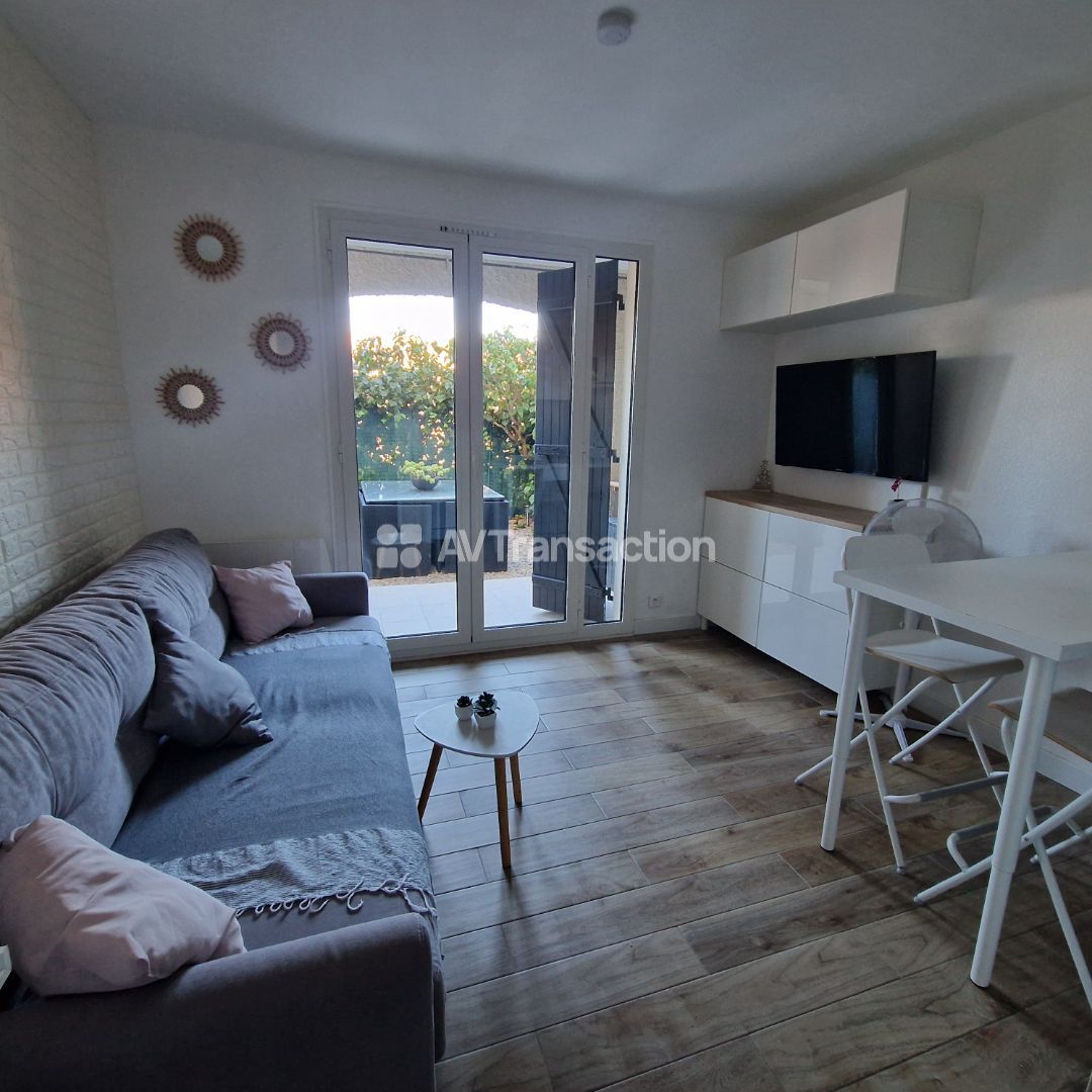 STUDIO IDEALEMENT PLACE AVEC EXTERIEUR