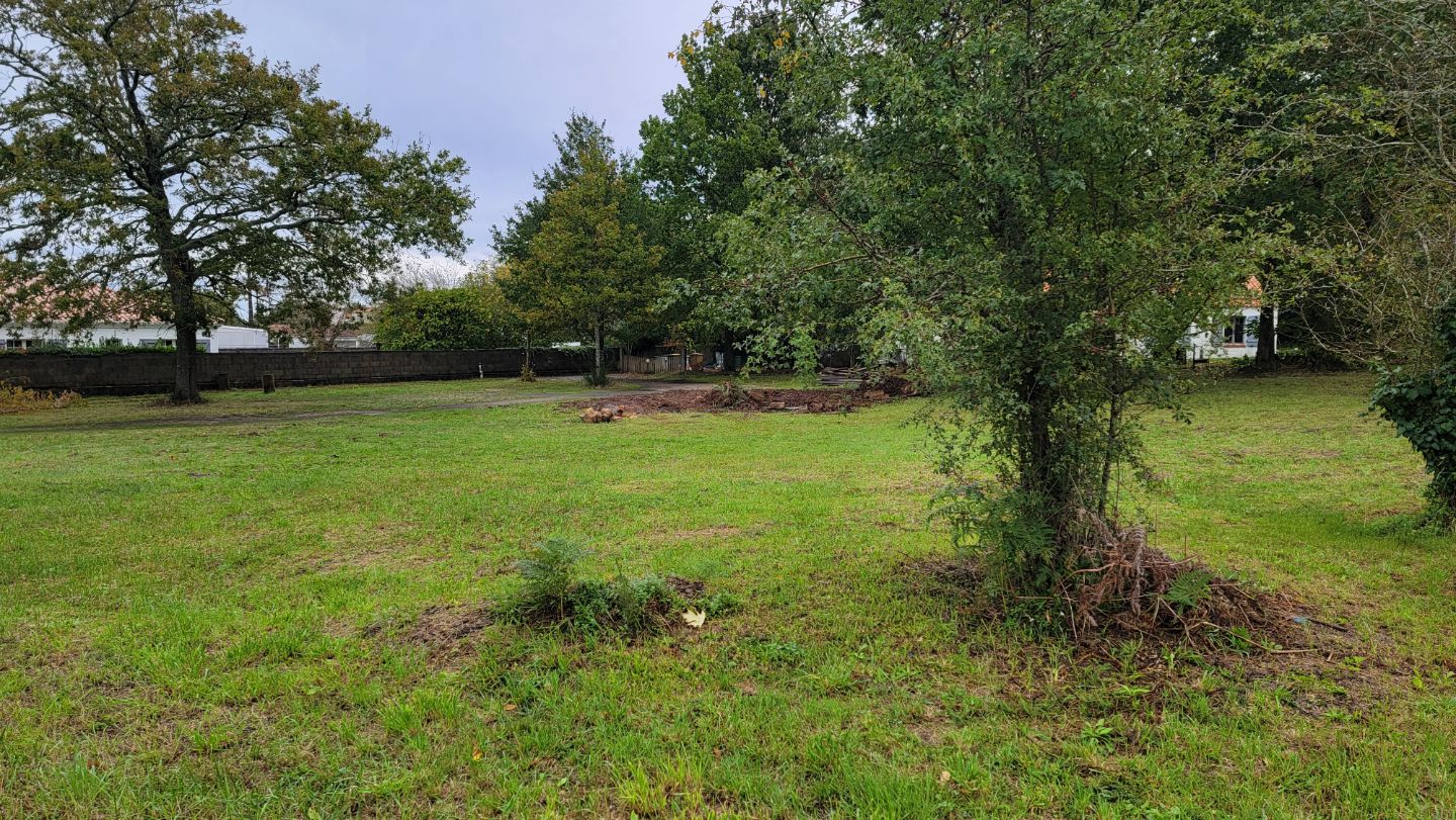 Terrain constructible de 1 494 m² – Soullans