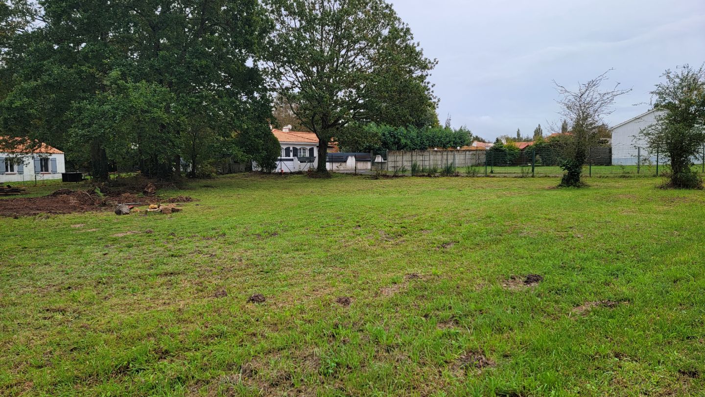 Terrain constructible à vendre  - 1494m2 - Soullans (85300)